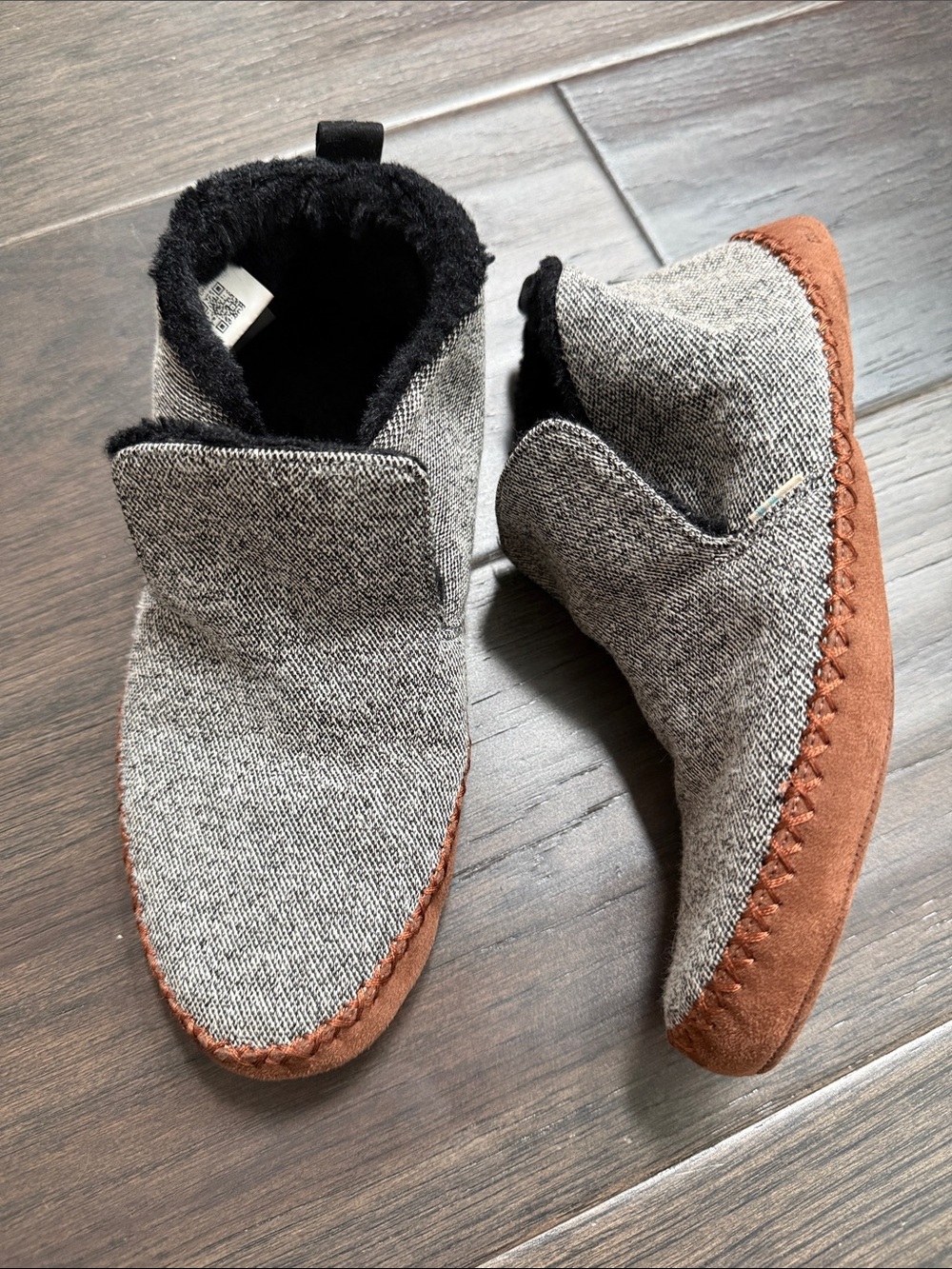 Tom’s Women’s Nahla Slipper Booties size 8